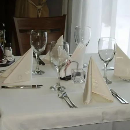 Elegance מלון